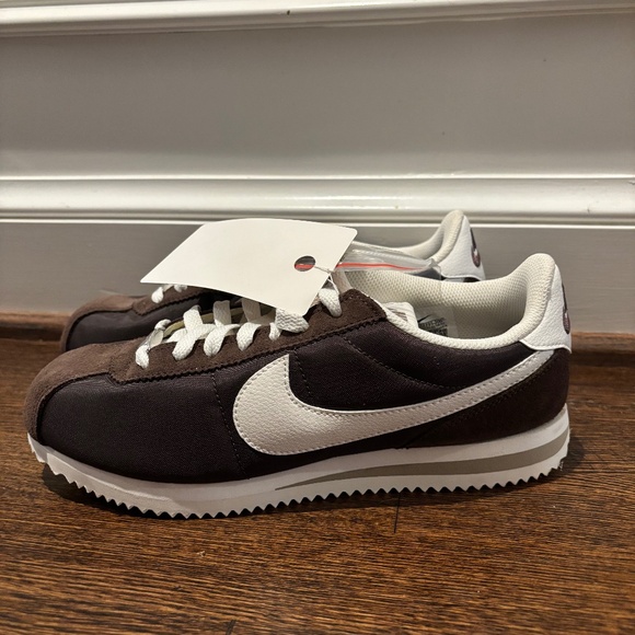 Nike Women’s Brown Cortez - Picture 1 of 4